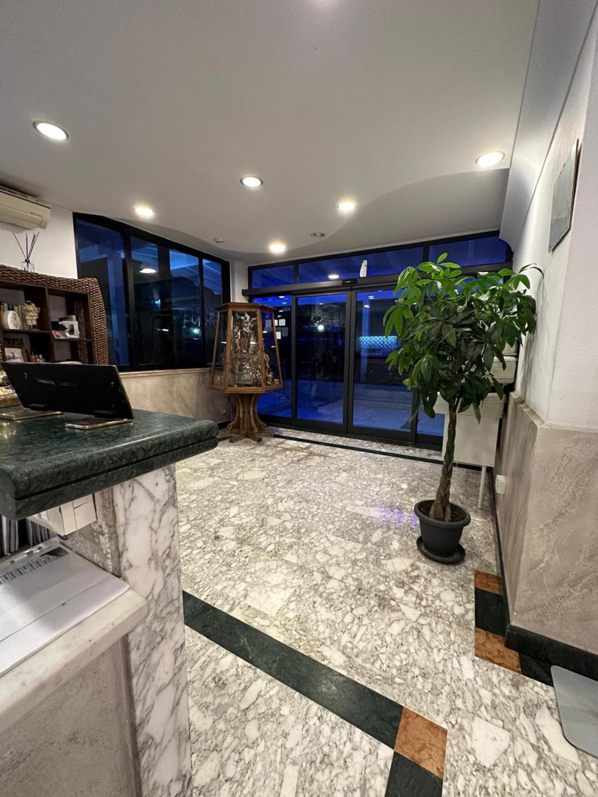 Hotel Clinton Касория Экстерьер фото