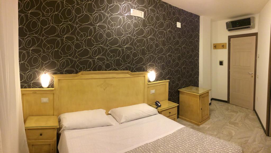 Hotel Clinton Касория Экстерьер фото