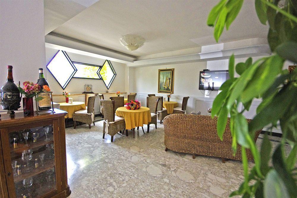 Hotel Clinton Касория Экстерьер фото