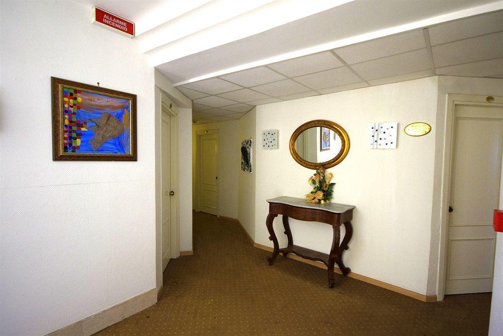 Hotel Clinton Касория Экстерьер фото