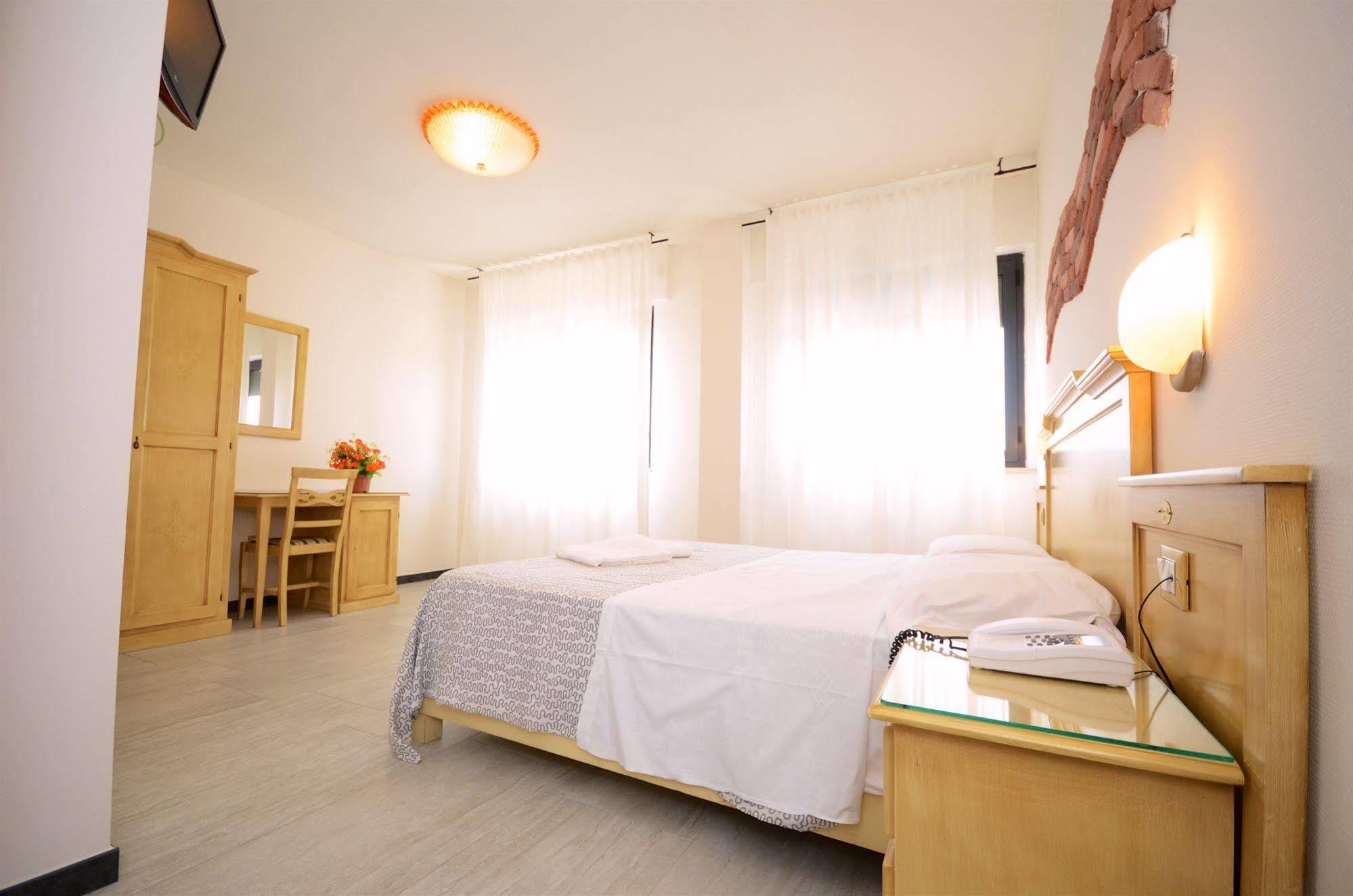 Hotel Clinton Касория Экстерьер фото
