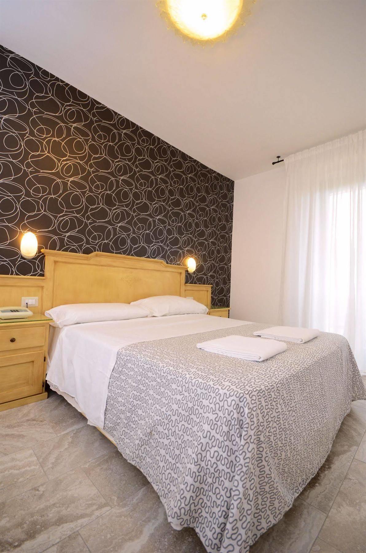 Hotel Clinton Касория Экстерьер фото