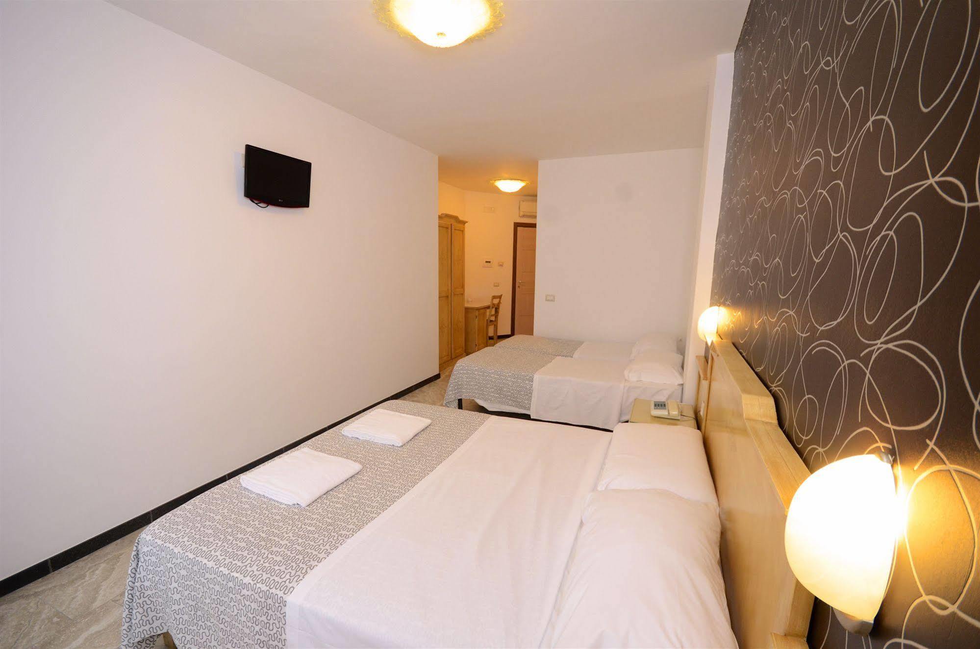 Hotel Clinton Касория Экстерьер фото