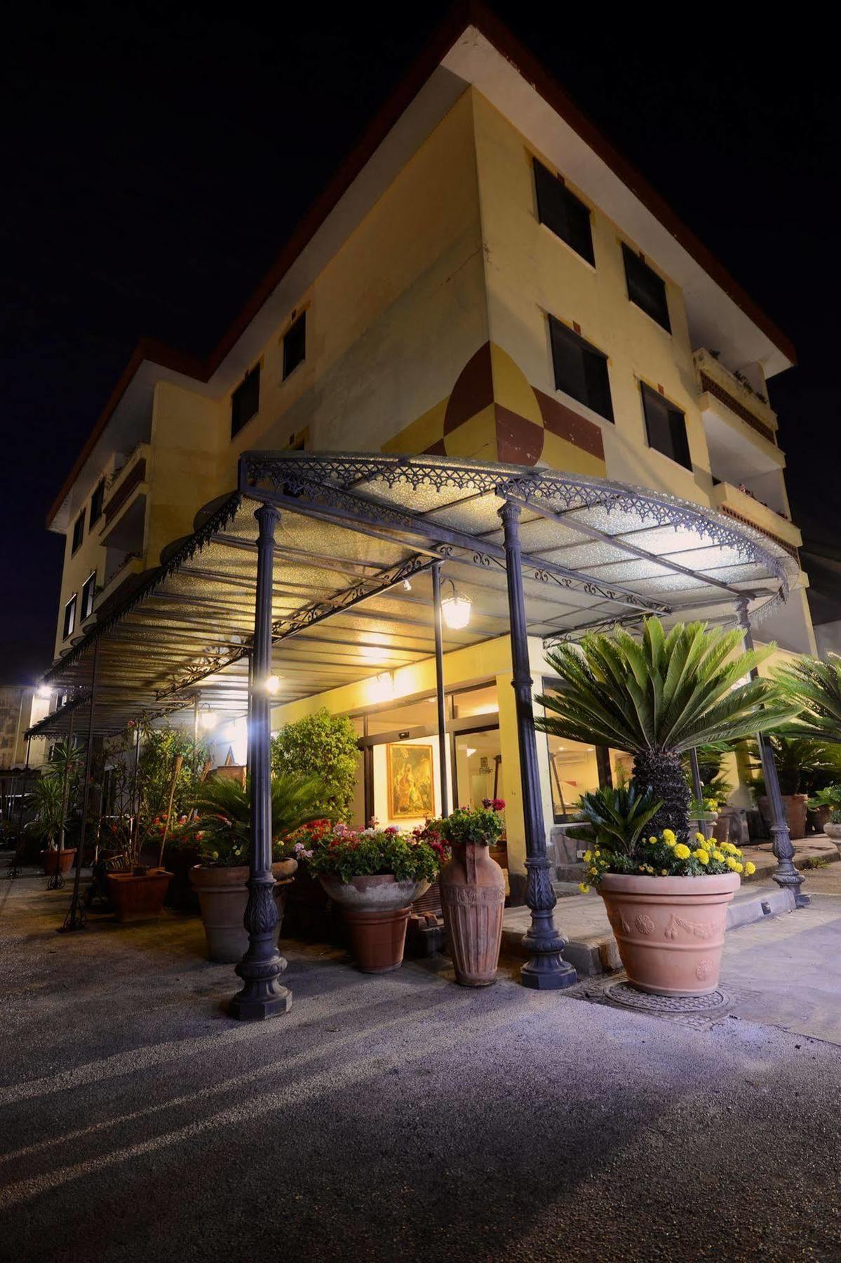 Hotel Clinton Касория Экстерьер фото