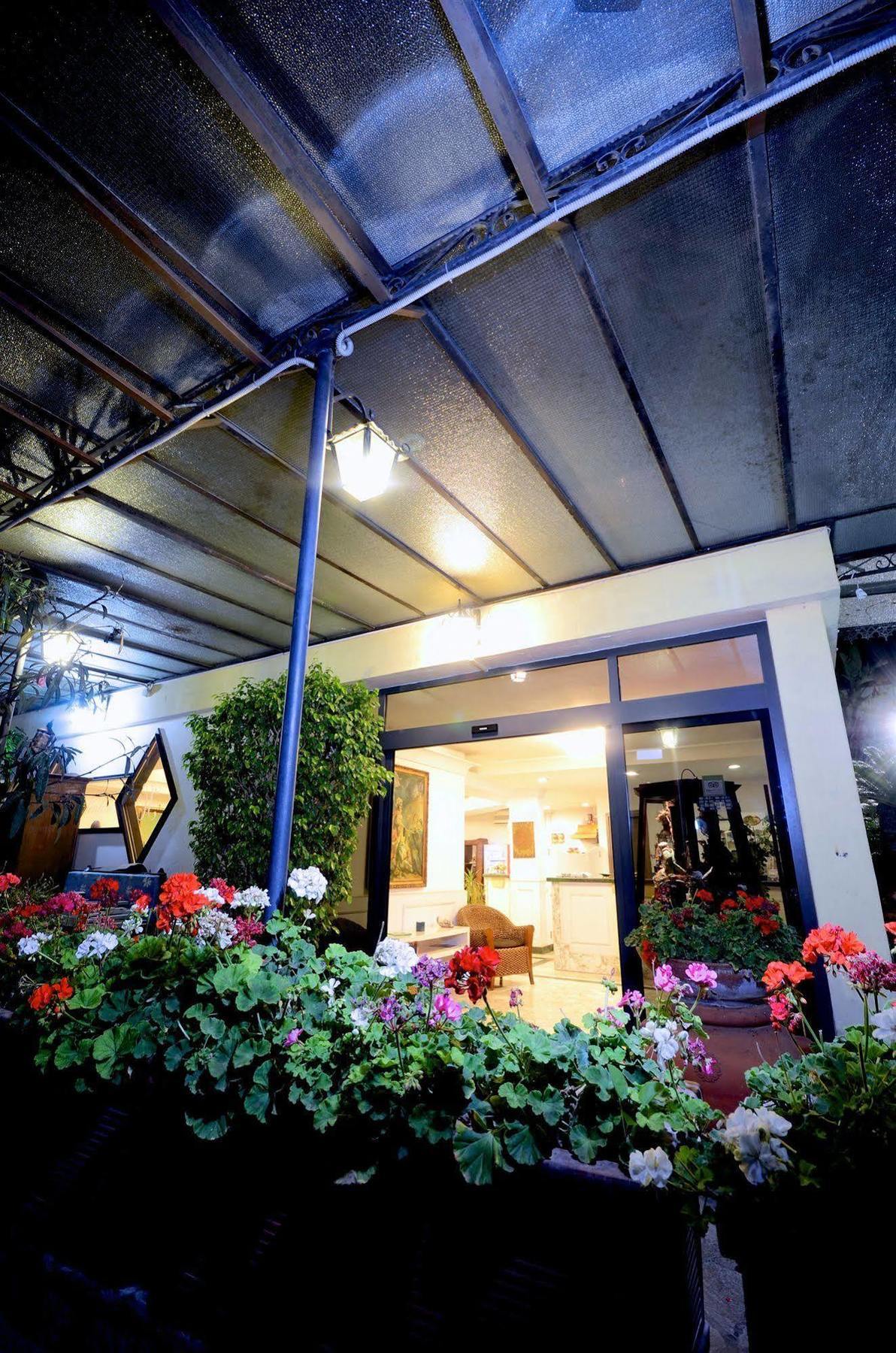 Hotel Clinton Касория Экстерьер фото