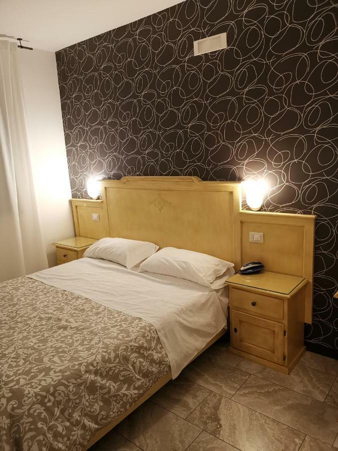 Hotel Clinton Касория Номер фото
